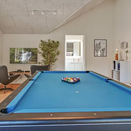 14 Person In * Vejby