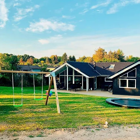 14 Person In Semesterbostad Vejby