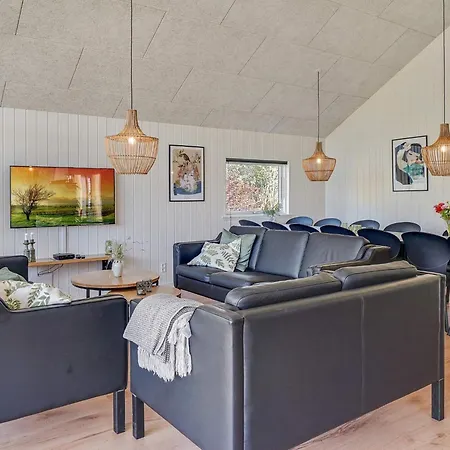 Semesterbostad 14 Person In