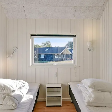 14 Person In Semesterbostad Vejby