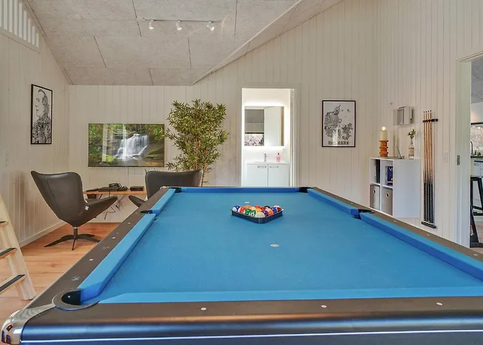 بيت للعطل 14 Person In *