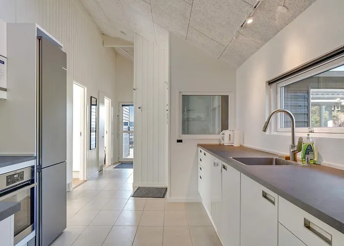 14 Person In * Vejby